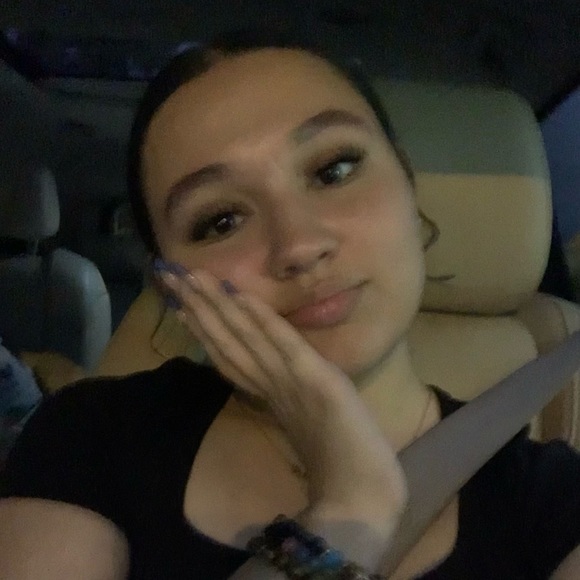 Meet your Posher, Amira - Picture 1 of 1